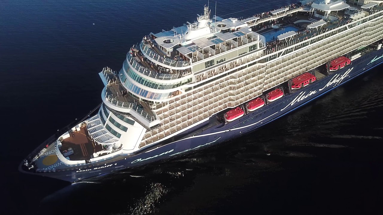 4K | MEIN SCHIFF 1 (2018) Auslaufen Kieler Förde untermalt mit „Große Freiheit“ | Aerial Shots