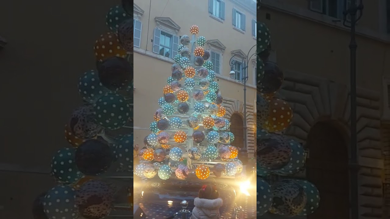 ROTATING CHRISTMAS TREE IN ITALY ROME