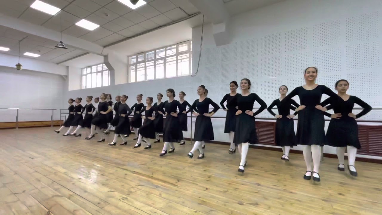 Урок узбекского танца в младших классах. Основной ход андижанской польки. Педагог Машхура Толибовна
