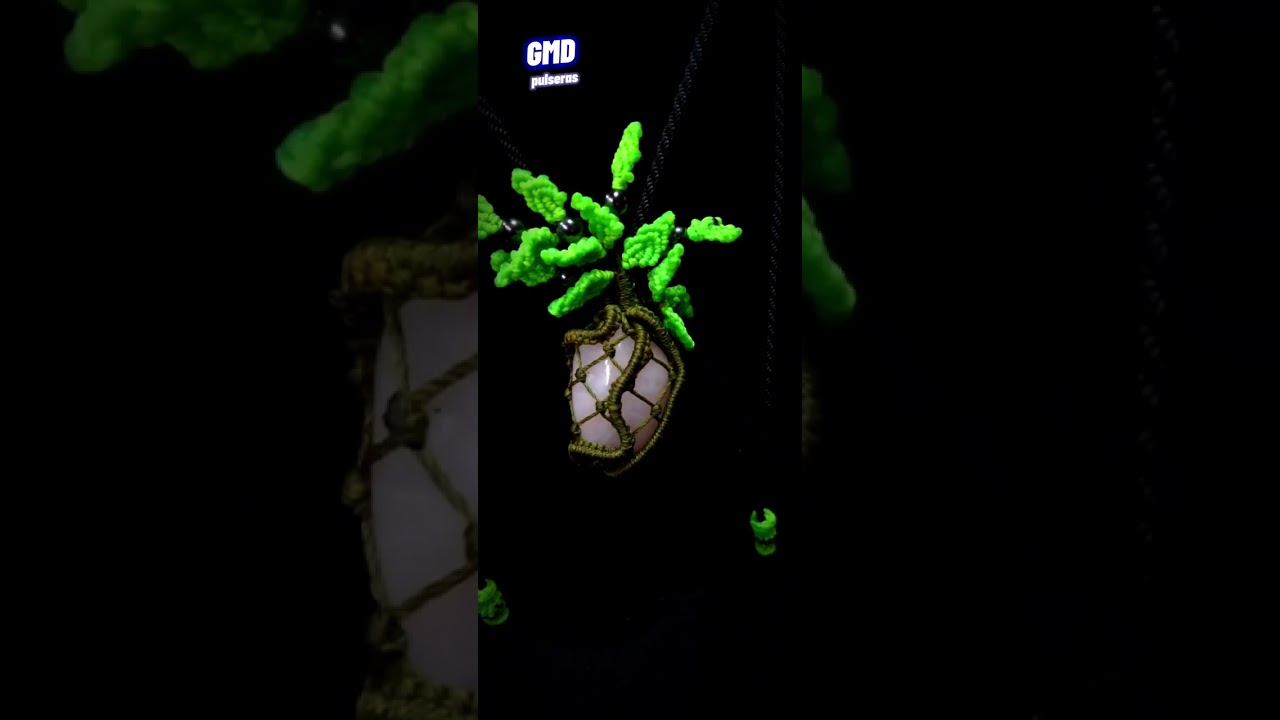 arbolitos de macrame con minerales incrustado