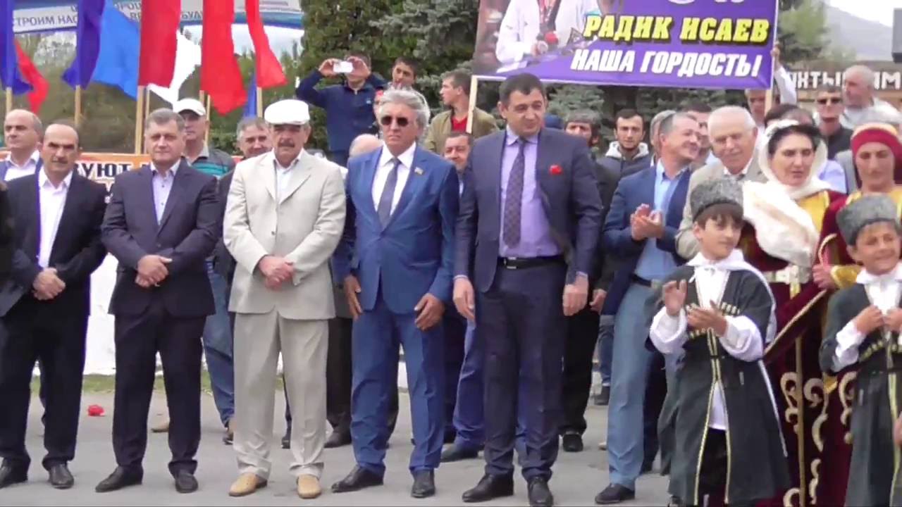 Чествование Олимпийского чемпиона Абдурахима Радика Исаева в его родном Ахтынском районе