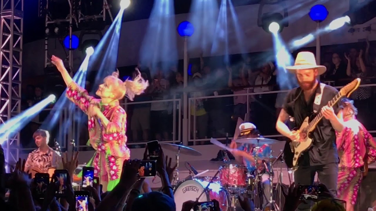Parahoy 3- Paramore First Pool Deck Show Deep Search