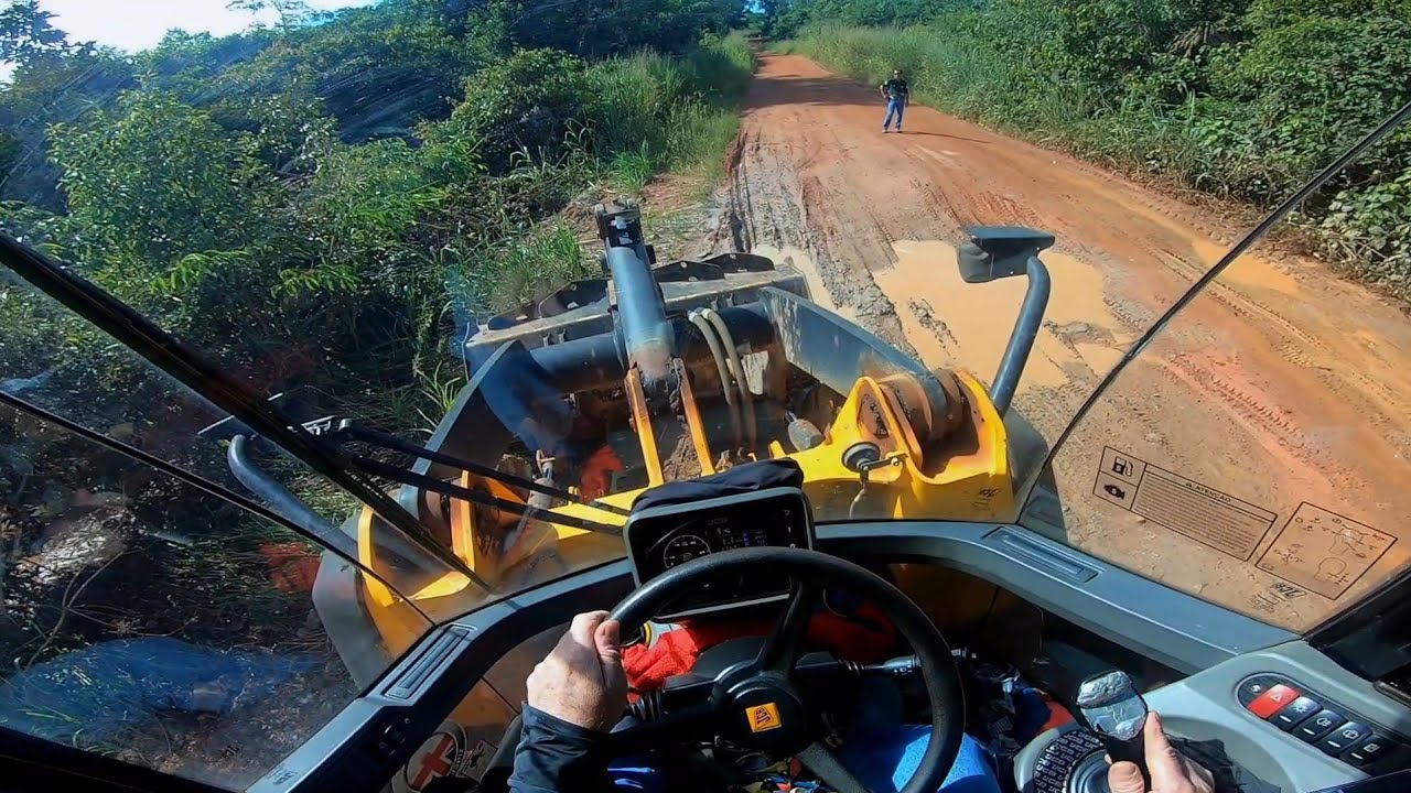 CONSERTANDO  PONTO CRÍTICOS NA ESTRADA     PÁ CARREGADEIRA JCB 426ZX     I