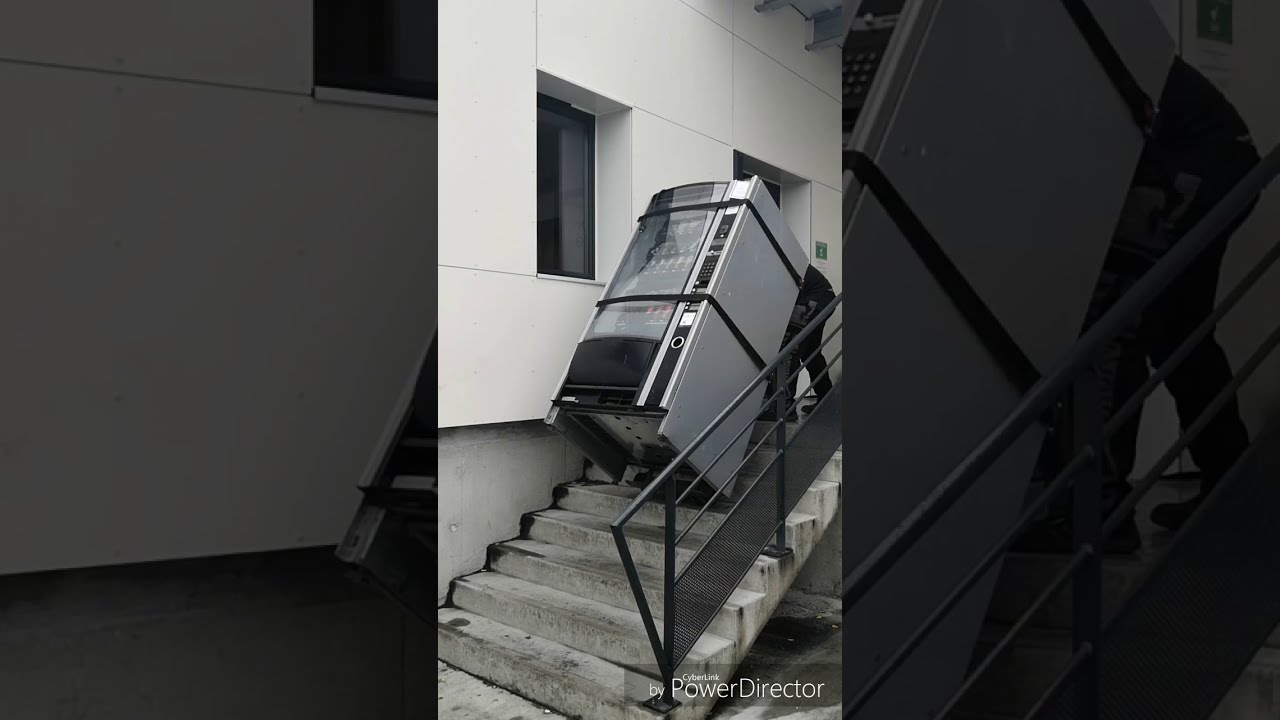 Nabil Oudrni, AZ SOLUTIONS manutention de 450 KG a l'&eacute;tage avec escalera