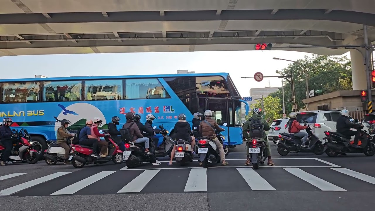 #華山公園 #塞車 #Huashan Park #Traffic congestion