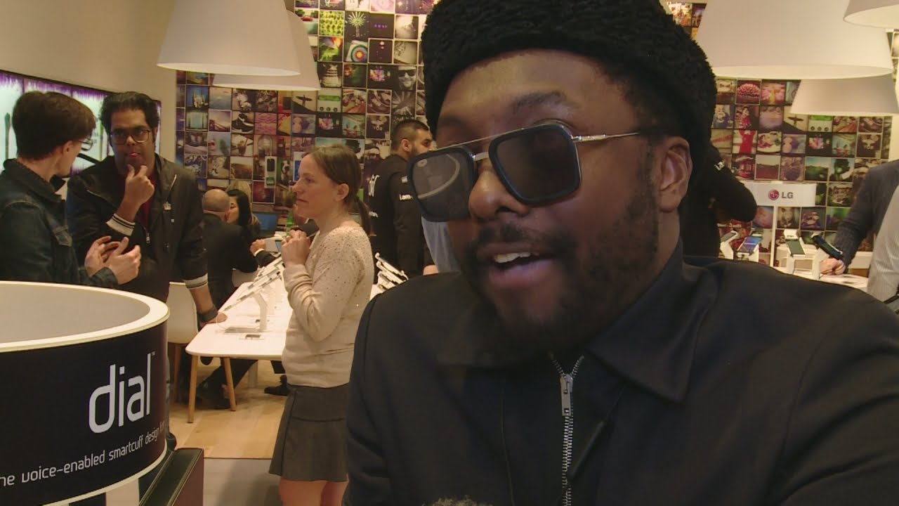 will.i.am struggles to get his new Dial watch to work