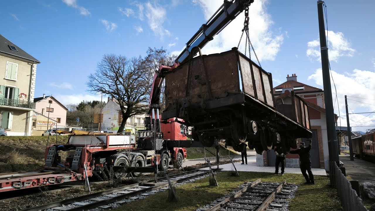 Train de La Mure arrivée d'un wagon historique