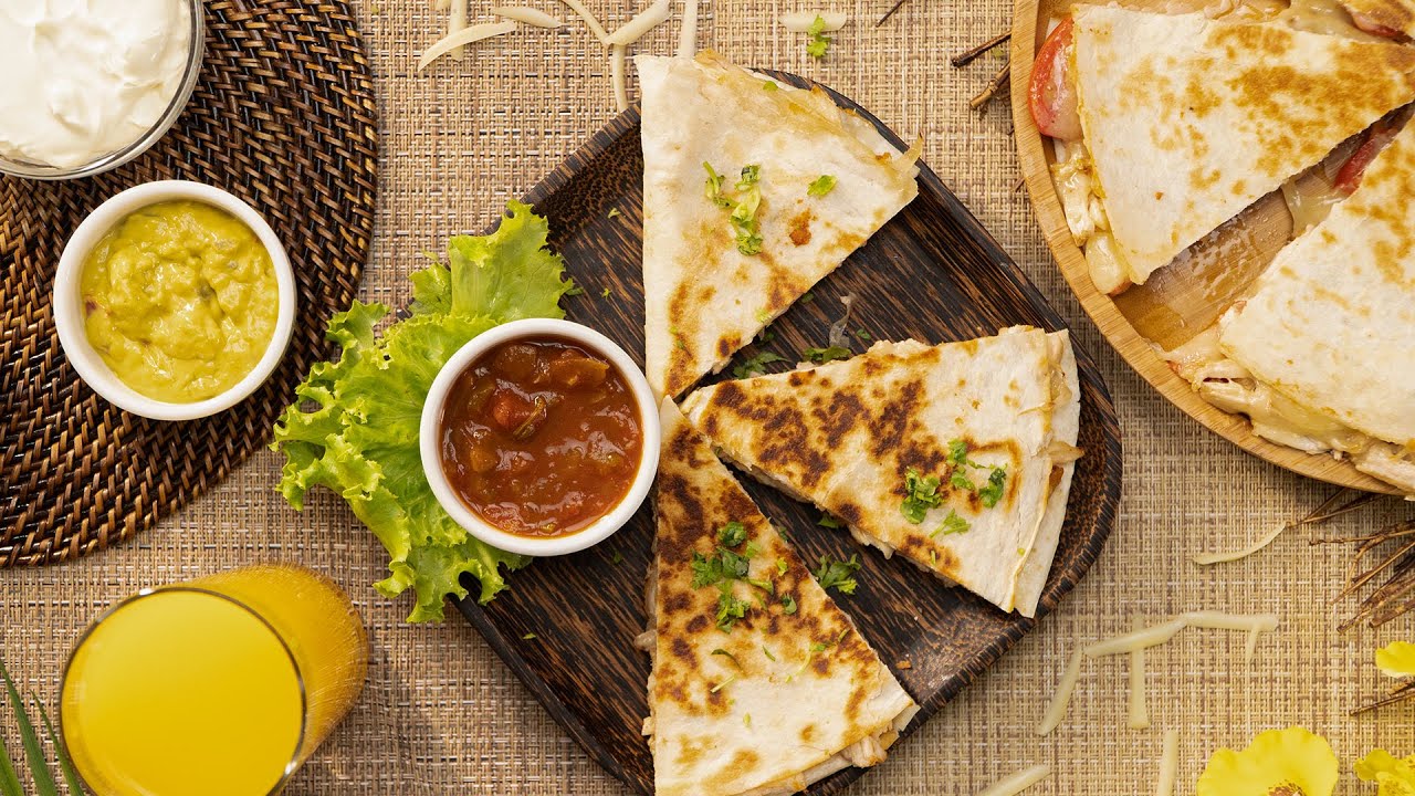Cheesy CHICKEN QUESADILLA | Recipes.net