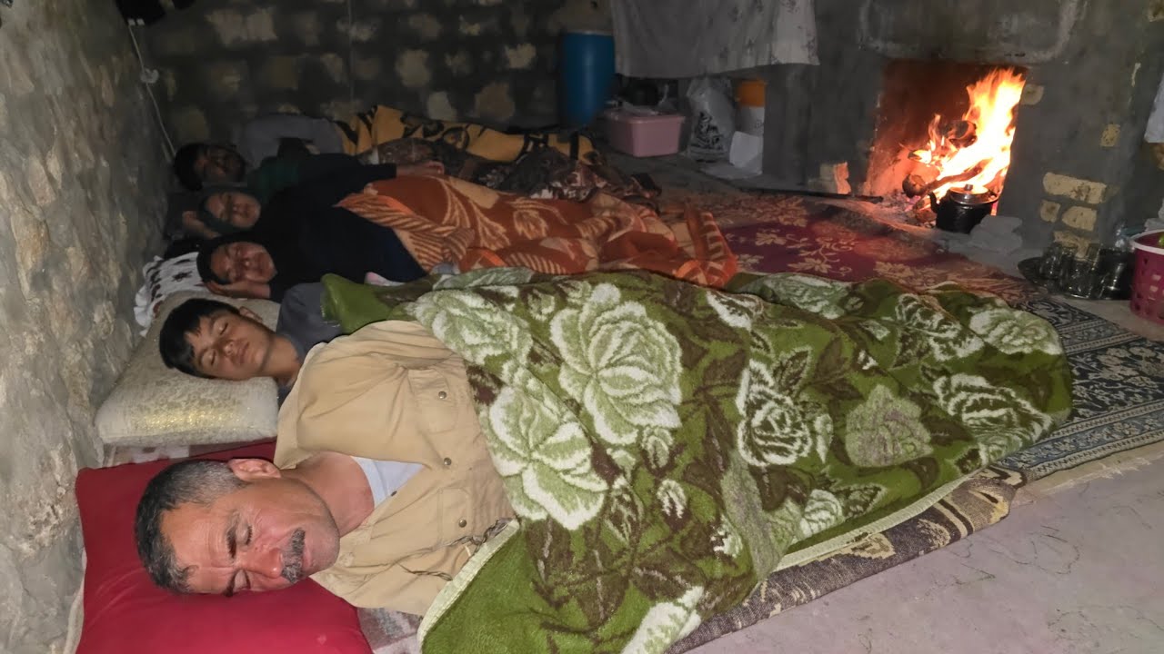 IRAN nomadic life: 🔥🌃🌱from planting onions in the field to a busy night in the mountains ⛰️ 
