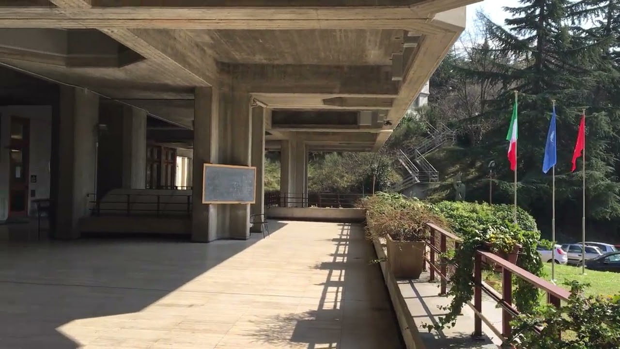 ICTP Center, Trieste, Italy (مركز ICTP، تريستا، ايطاليا)