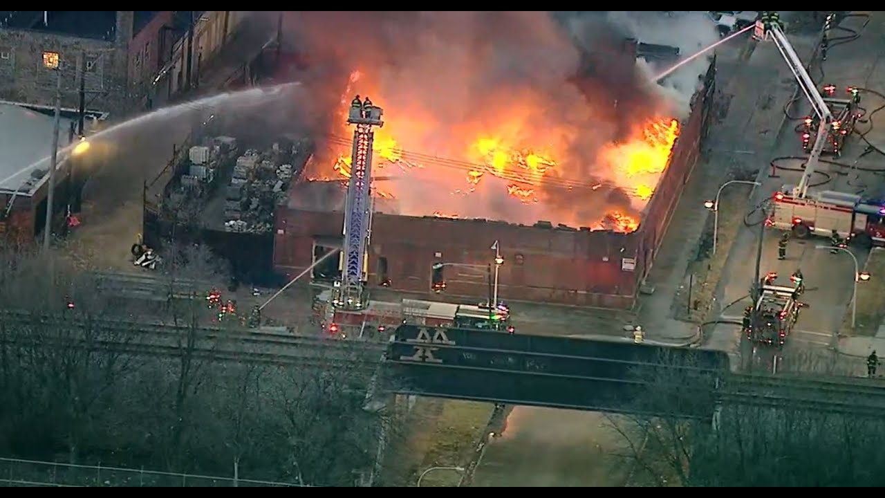 LIVE: Massive warehouse fire in Chicago