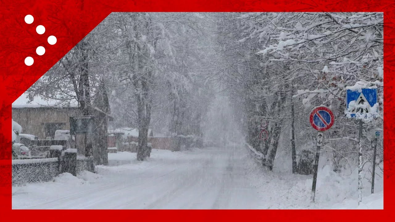 Neve su Limone Piemonte, cresce l'intensità della precipitazione: prime auto in difficoltà