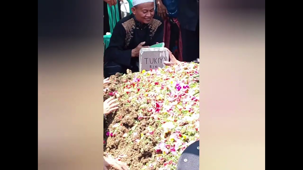 Doa Terbaik Kami semua pak Komite MTsS AR-Rahmah Al-Muhajirin CKM. Selamat jalan bapak H.Tukiyo.