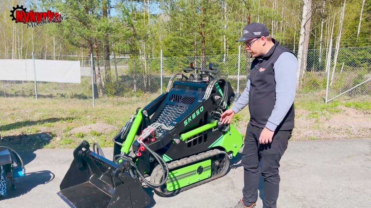 Elvis visar upp nya Skid Steer SK650 & SK650W - Nykyrka Maskiner