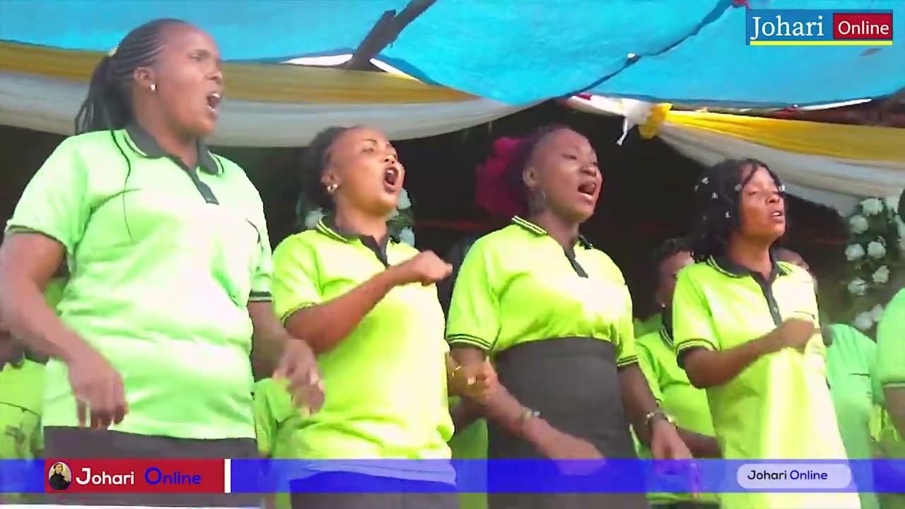 KWAYA YA DEKANIA YA KILOSA JIMBO KATOLIKI MOROGORO WAKIIMBA NYIMBO KWENYE TAMASHA LA UKWAKATA