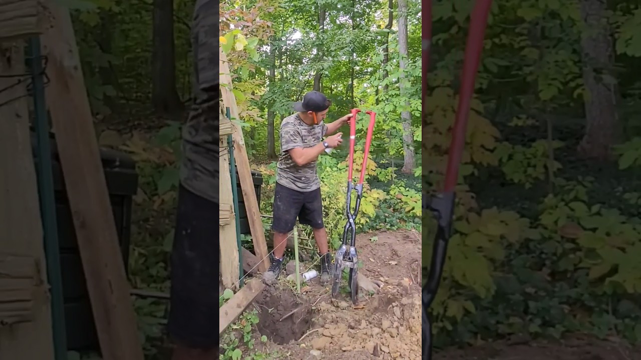 Here's a trick when digging post holes. #fencecontractor #fence #posthole #fencebuilding #renotips