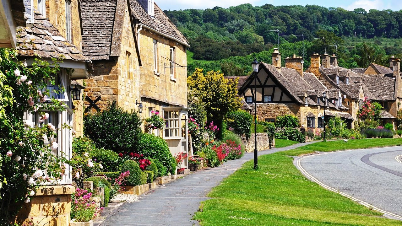 Day Trip to Oxford, Cotsworlds, Stratford-upon-Avon, and Warwick Castle from London, England