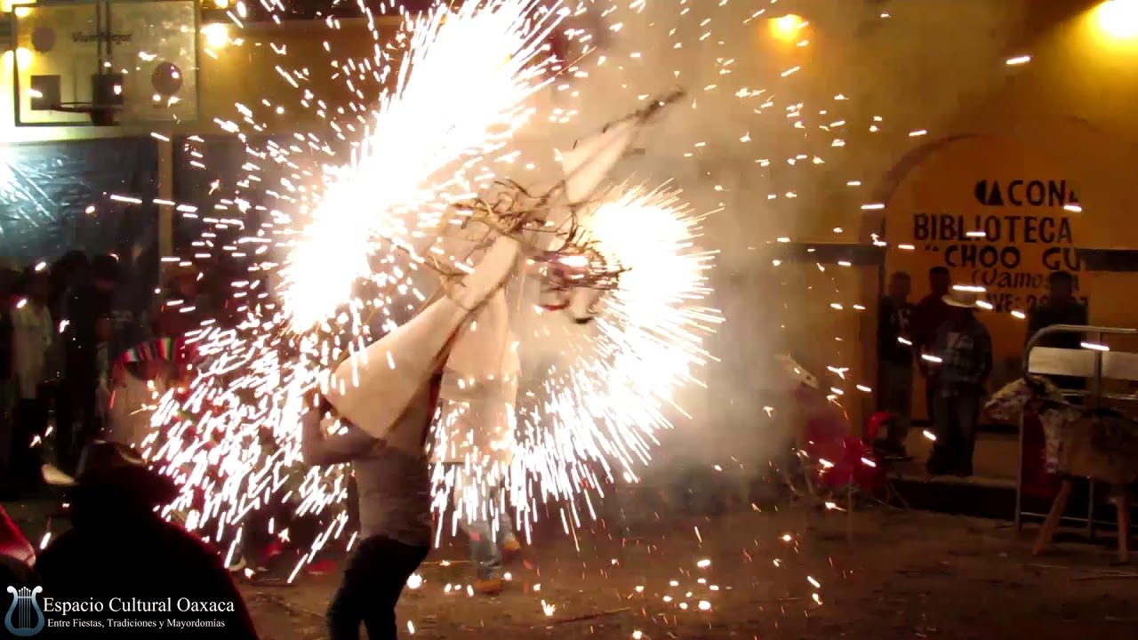 Quema del Castillo San Agustin Yatareni 2019 Mayordomos Familia Martinez Parte 2