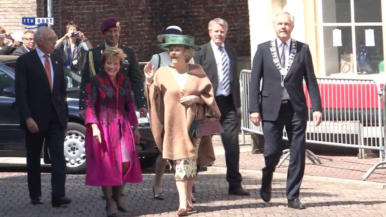 Prinses Beatrix opent museum De Fundatie Zwolle
