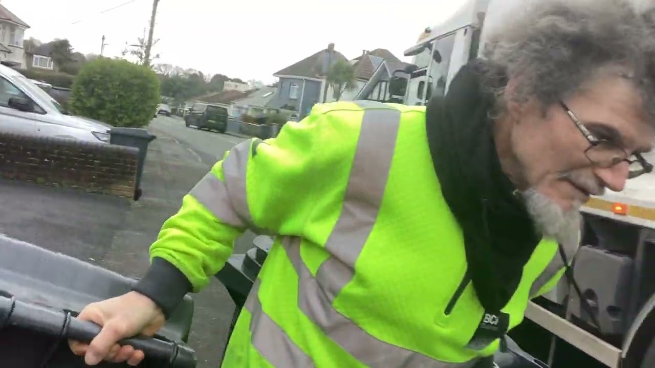 Recycling bin emptying bins in Bournemouth part 2 (29/01/2026)