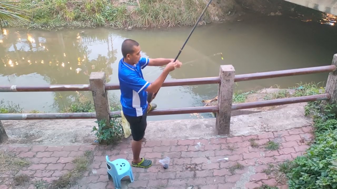Chàng Trai Nghèo//Tái Sinh Thời Cộng Sản Sở Hữu Hệ Thống Câu Cá Mưu Sinh 