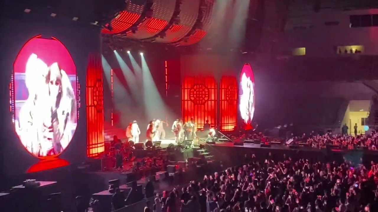 Opening: Fire + Clap Your Hands + Can't Nobody [2NE1 Welcome Back Tour in Kuala Lumpur, Malaysia]