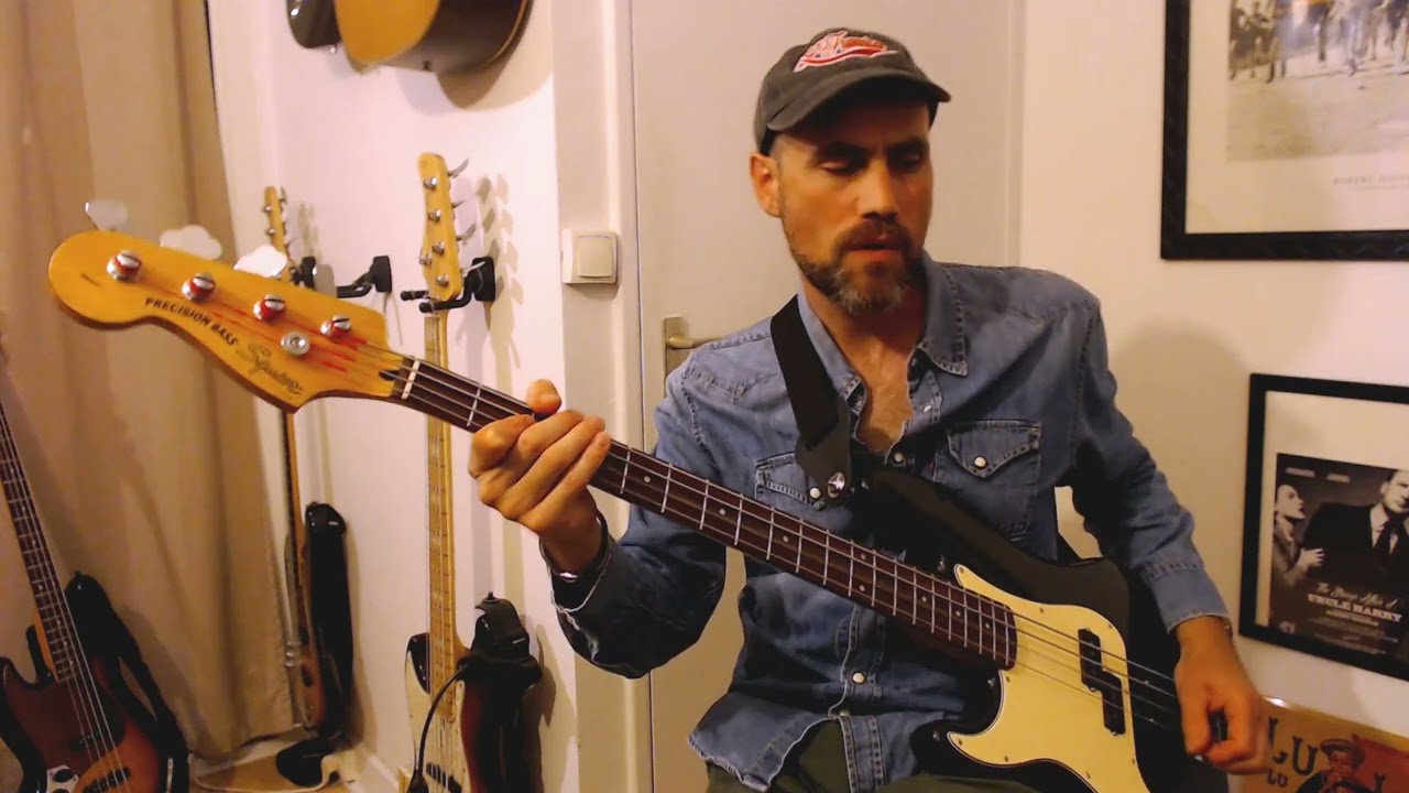 Bass Cover #11 : Luney Tune - Alice Cooper (Play Along Video)