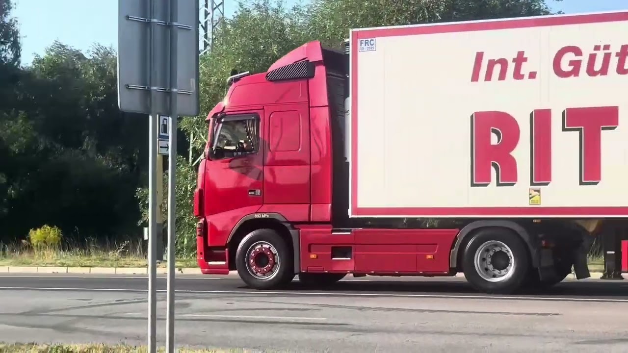 Truckspotting in PRE&Scaron;OV #slovakia #truckspotting #scaniav8 #volvotrucks #viral 