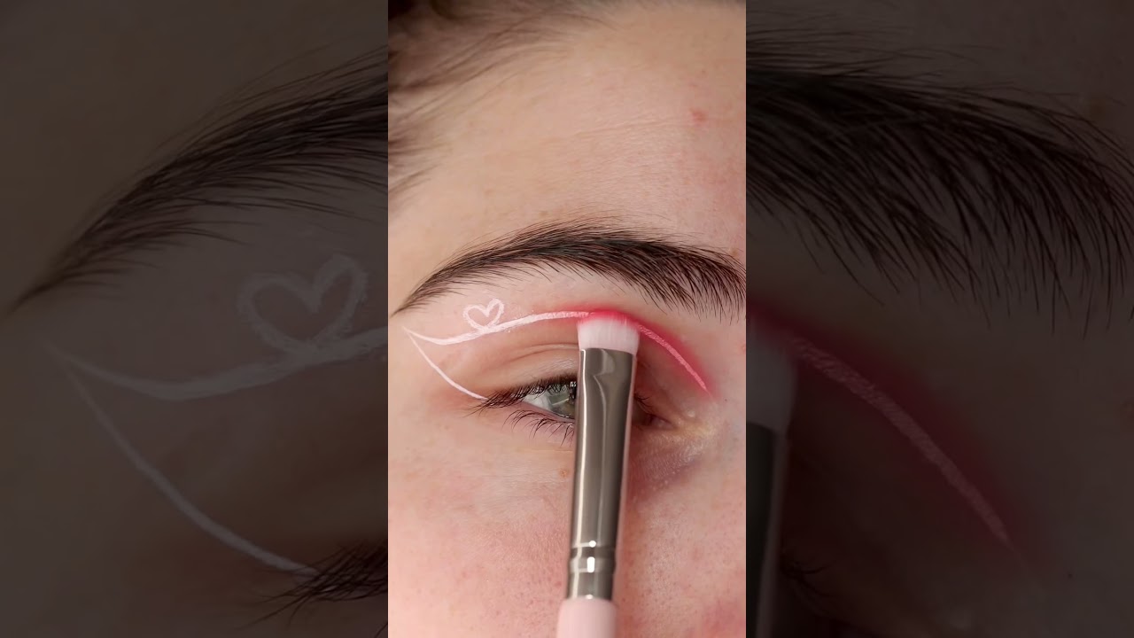 Neon Heart Eyeliner 💖 ib: @alicekingmakeup #makeup #makeuptutorial #graphicliner #eyeliner