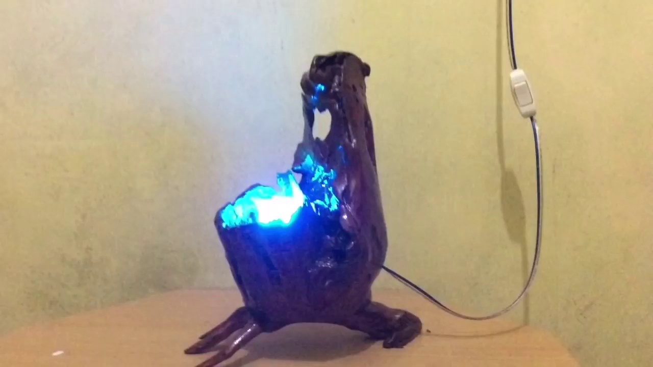 Lampu Hias Unik dari Bonggol Kayu Limbah