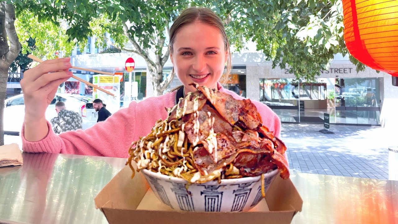 Giant 1kg Yakisoba Challenge