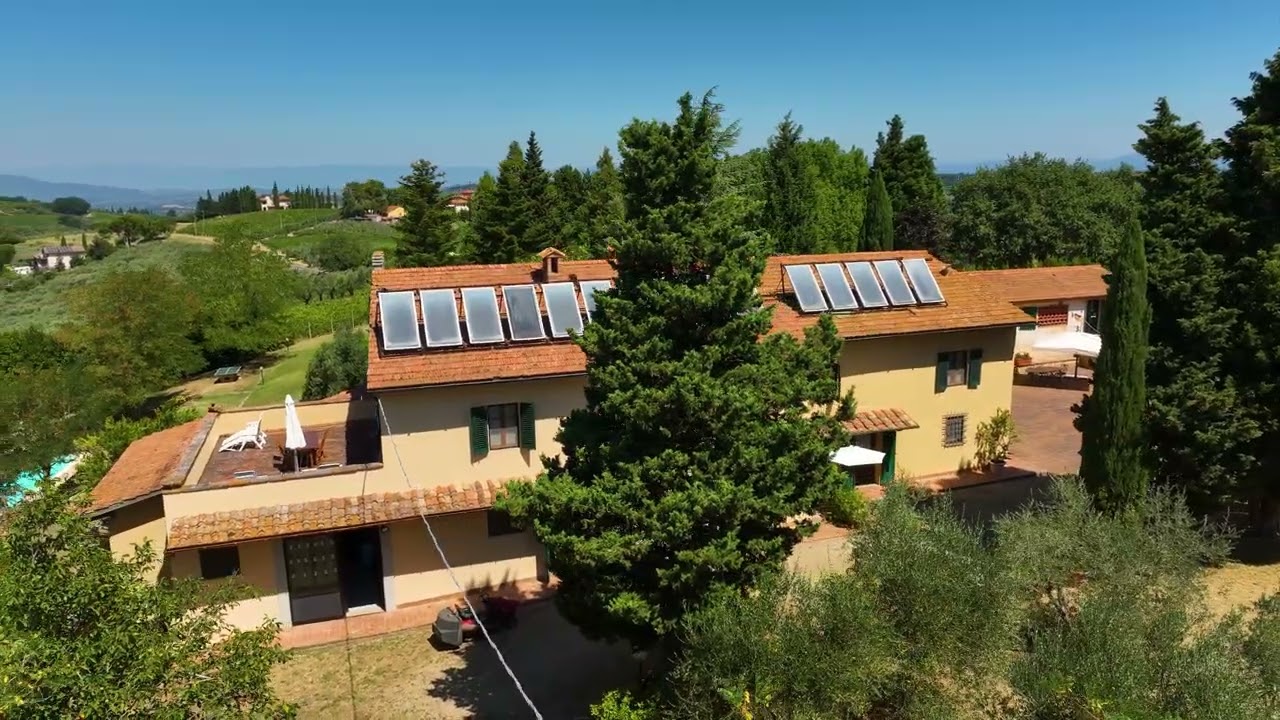 Tenuta vitivinicola con agriturismo nel Chianti | Wine estate with agritourism in Chianti