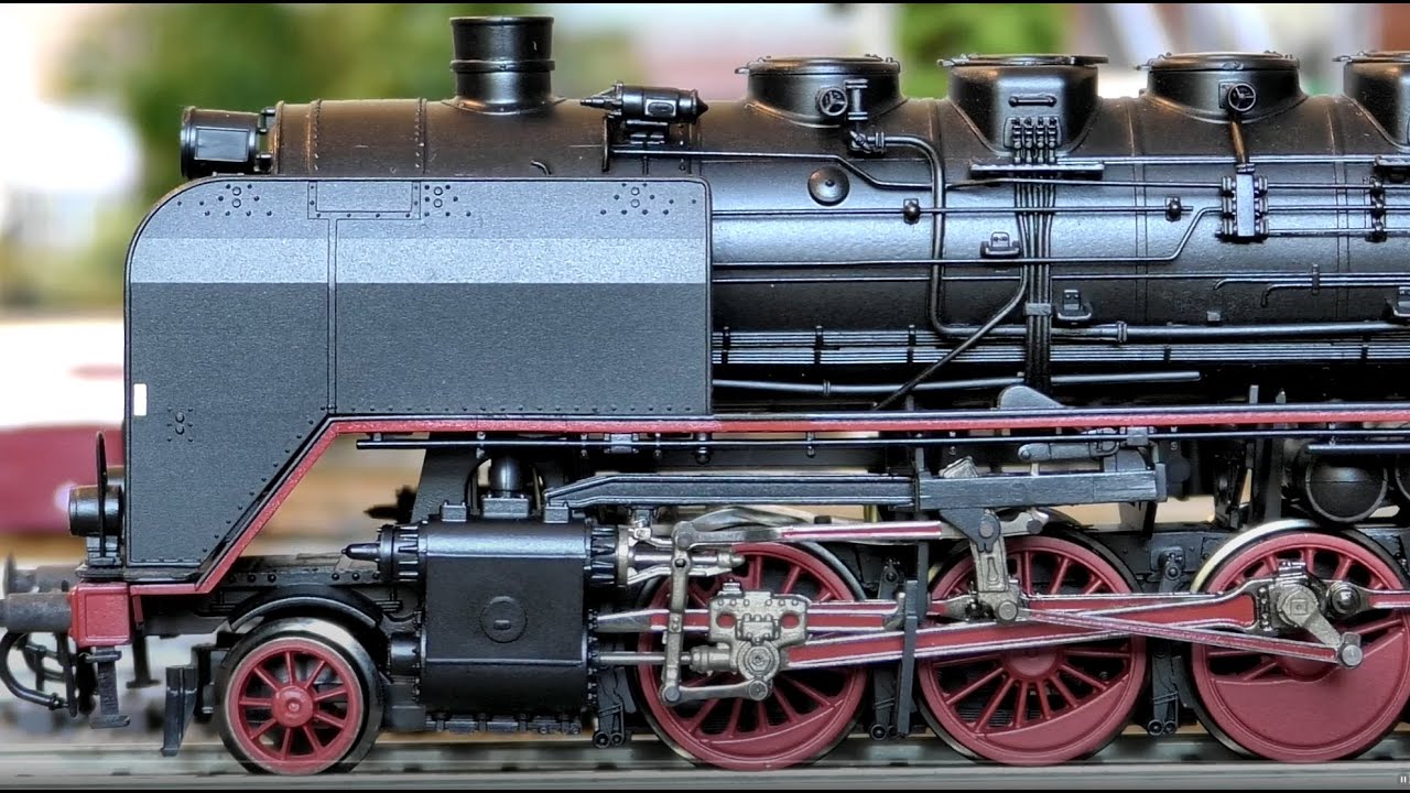 Roco BR 01 72131 and Roco 555.1 70274 Steam Locomotives with Digital Sound