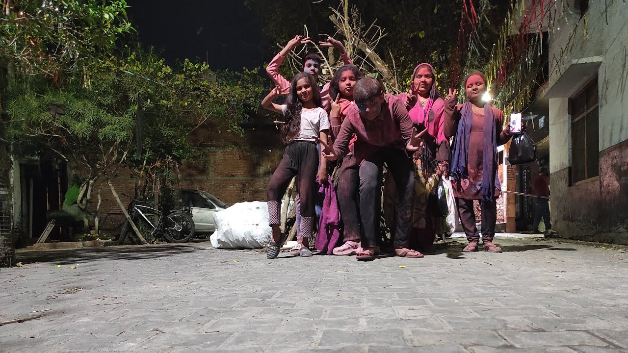 Mandir mein Holi