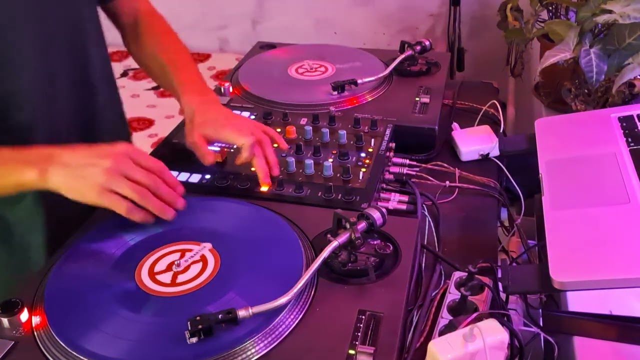 US Breaks and Beats 87 ( Roy Ayers Ubility- Brother Green (The Disco King))