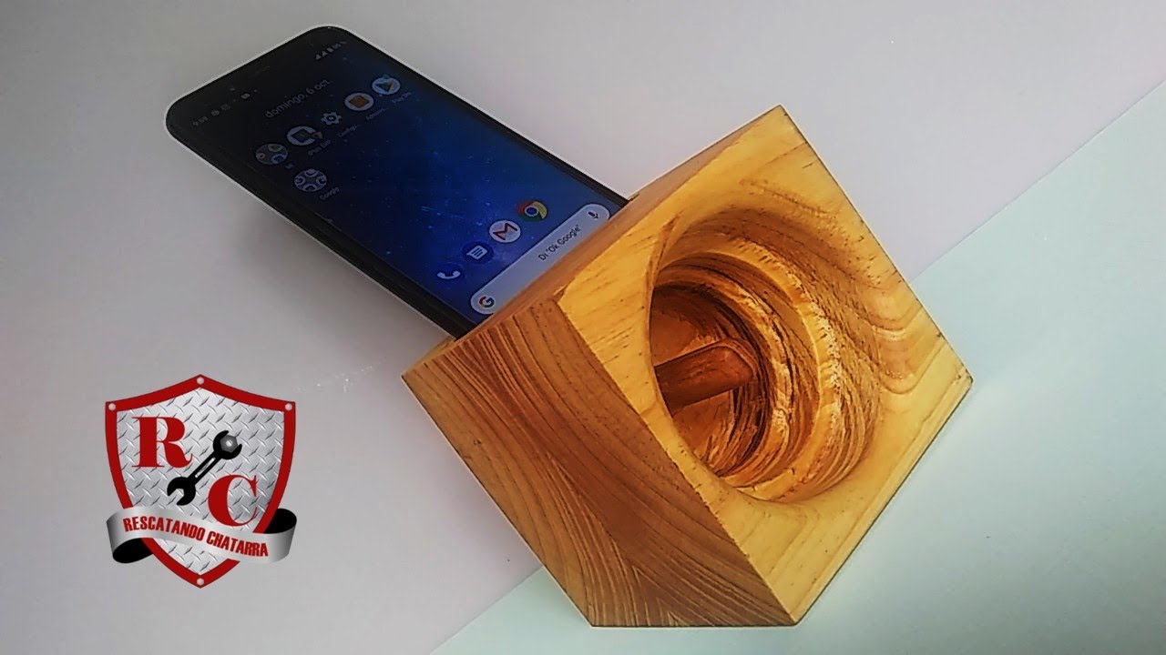 Soporte / Altavoz para móvil con madera