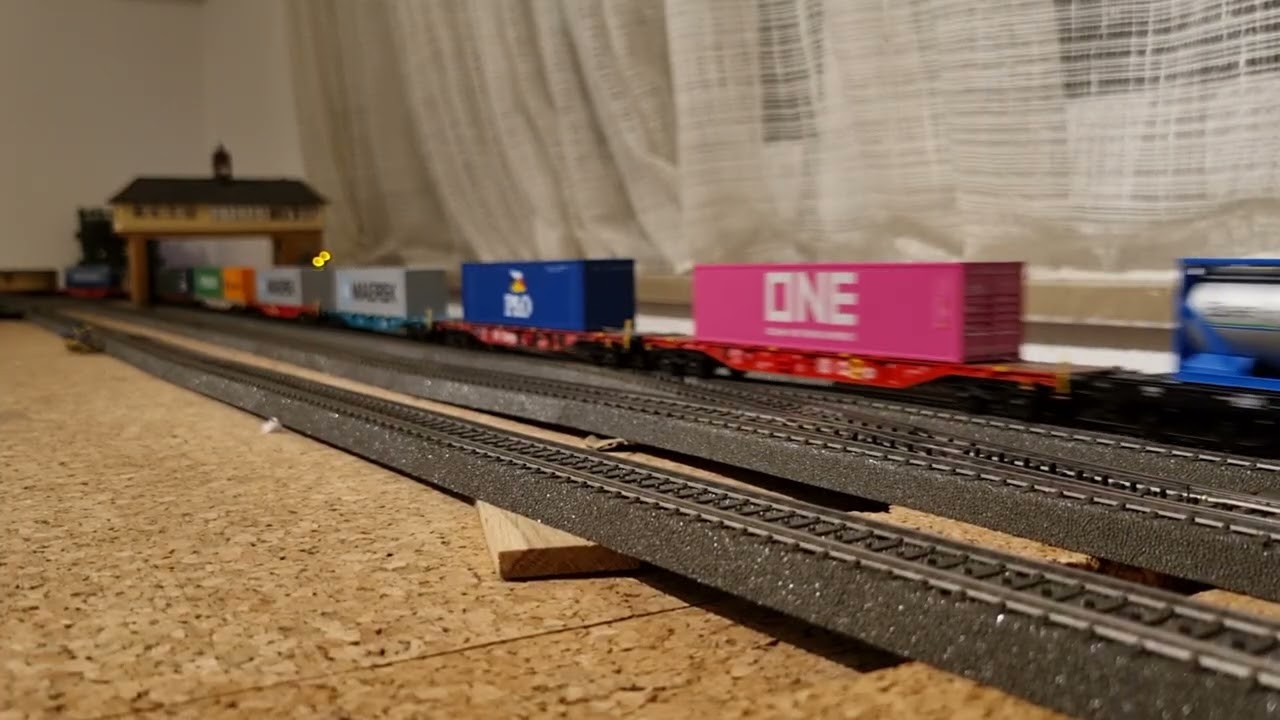 #Märklin: 8 Minuten Schwerlastverkehr im Bahnhof Kannenstadt