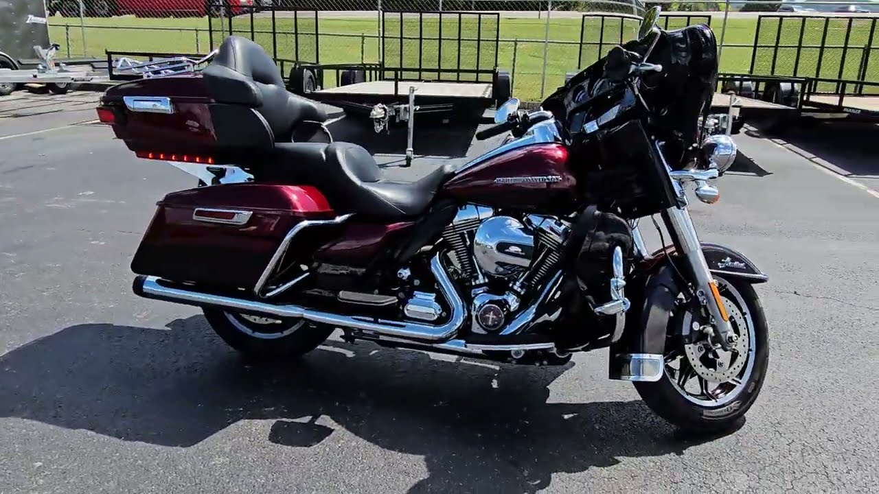 2015 Harley Davidson Electra Glide Ultra Limited walk-around