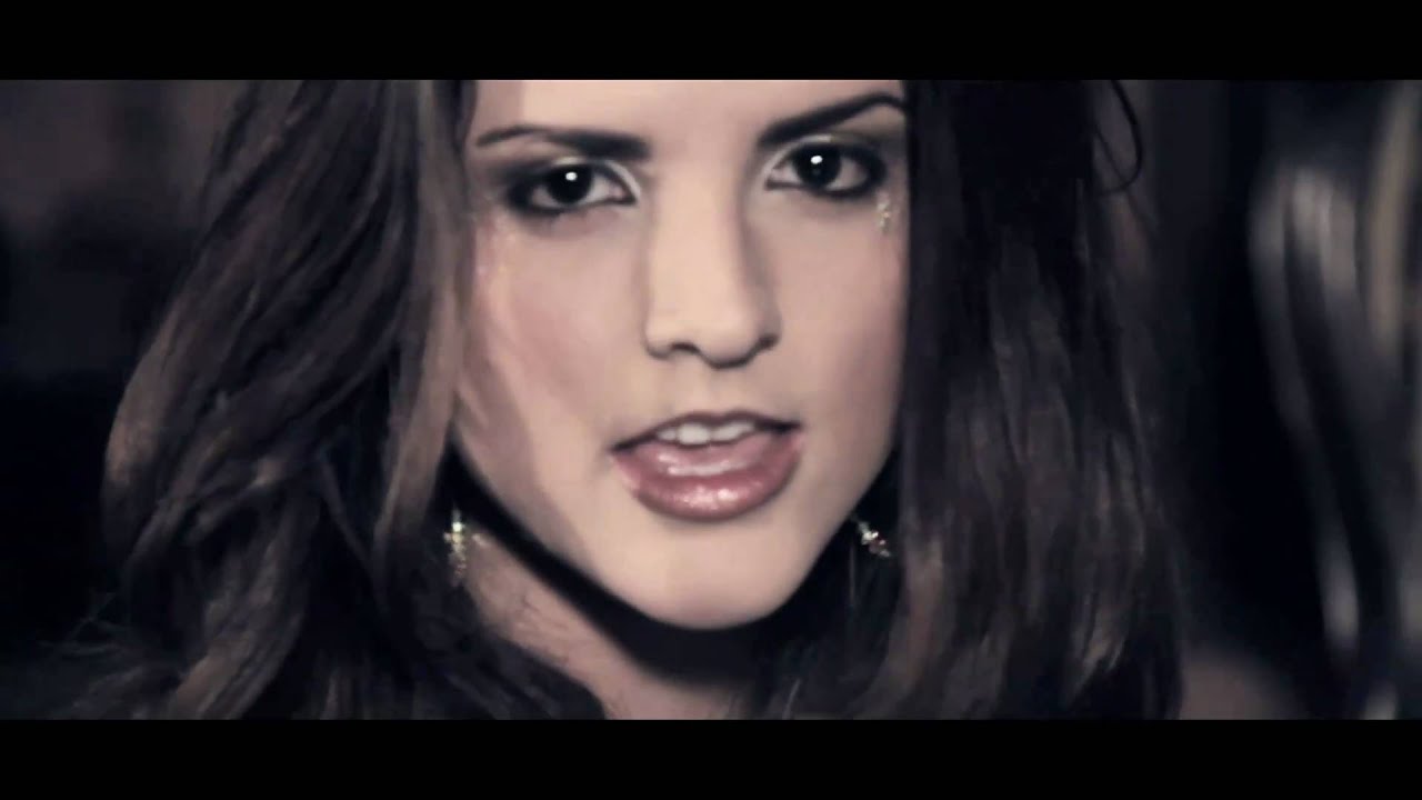 SARA TUNES - Noche de paz / Silent night ( Official Video )