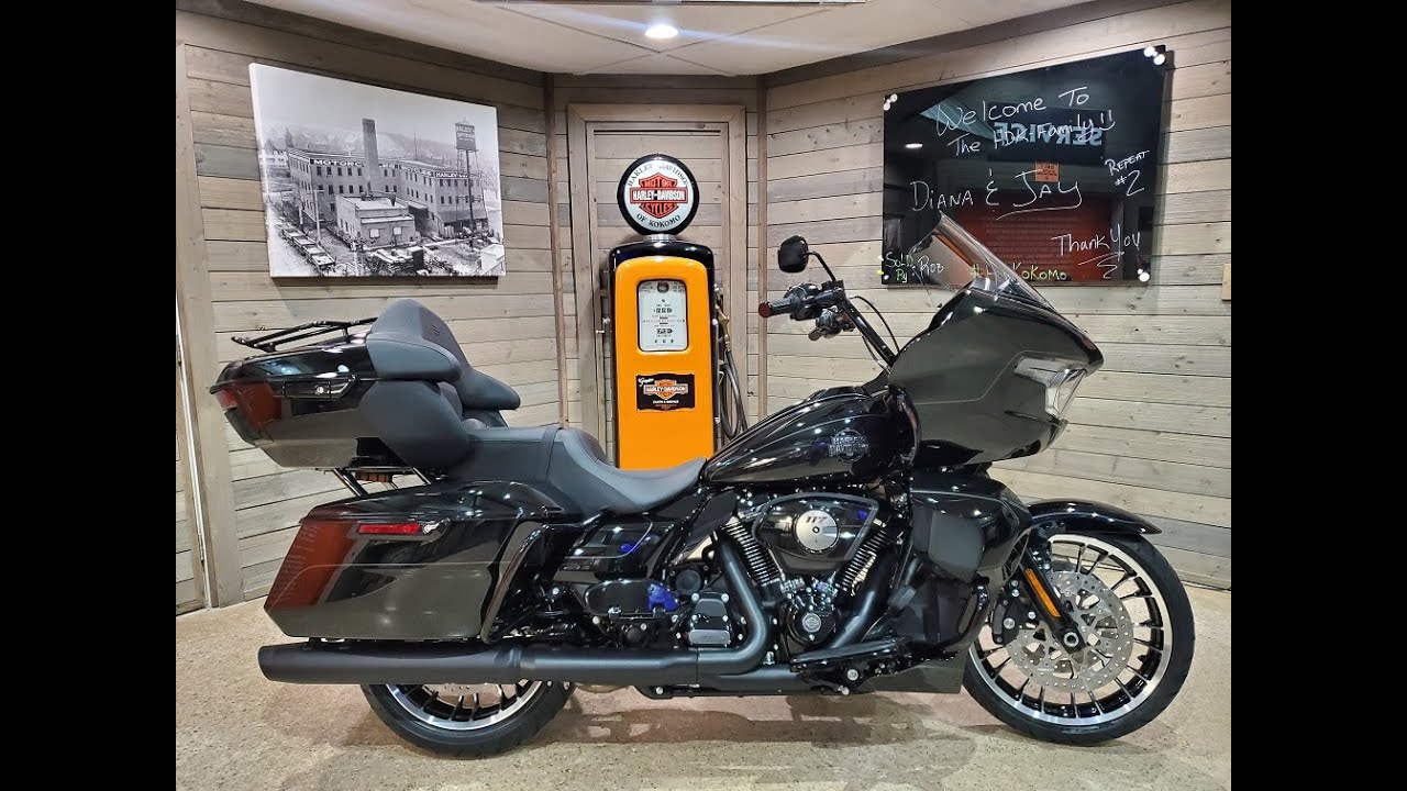 2026 Harley-Davidson Road Glide Limited FLTRXL - Vivid Black.