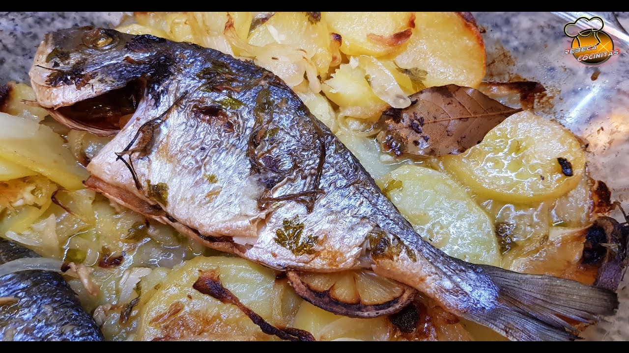 Золотой (рыба) с запеченным картофелем