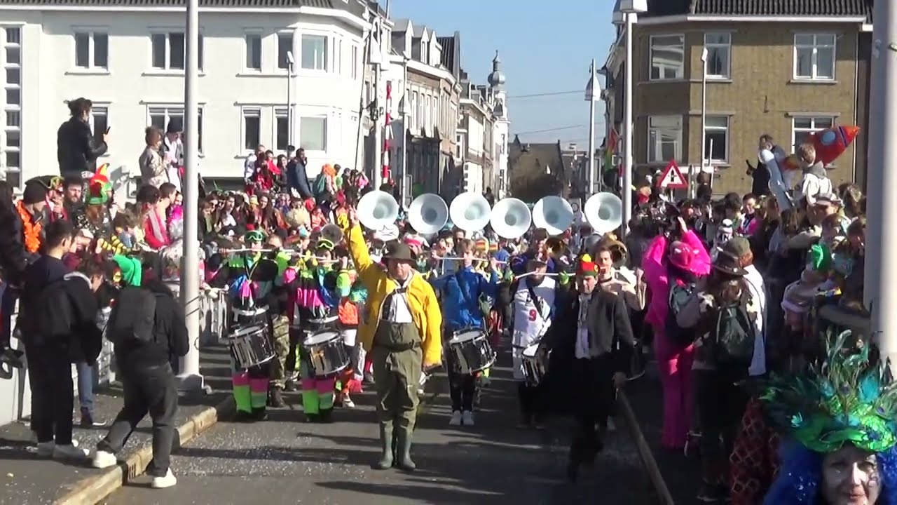 Maastrichtse Verkennersband tijdens Carnavalsoptocht Maastricht 2025