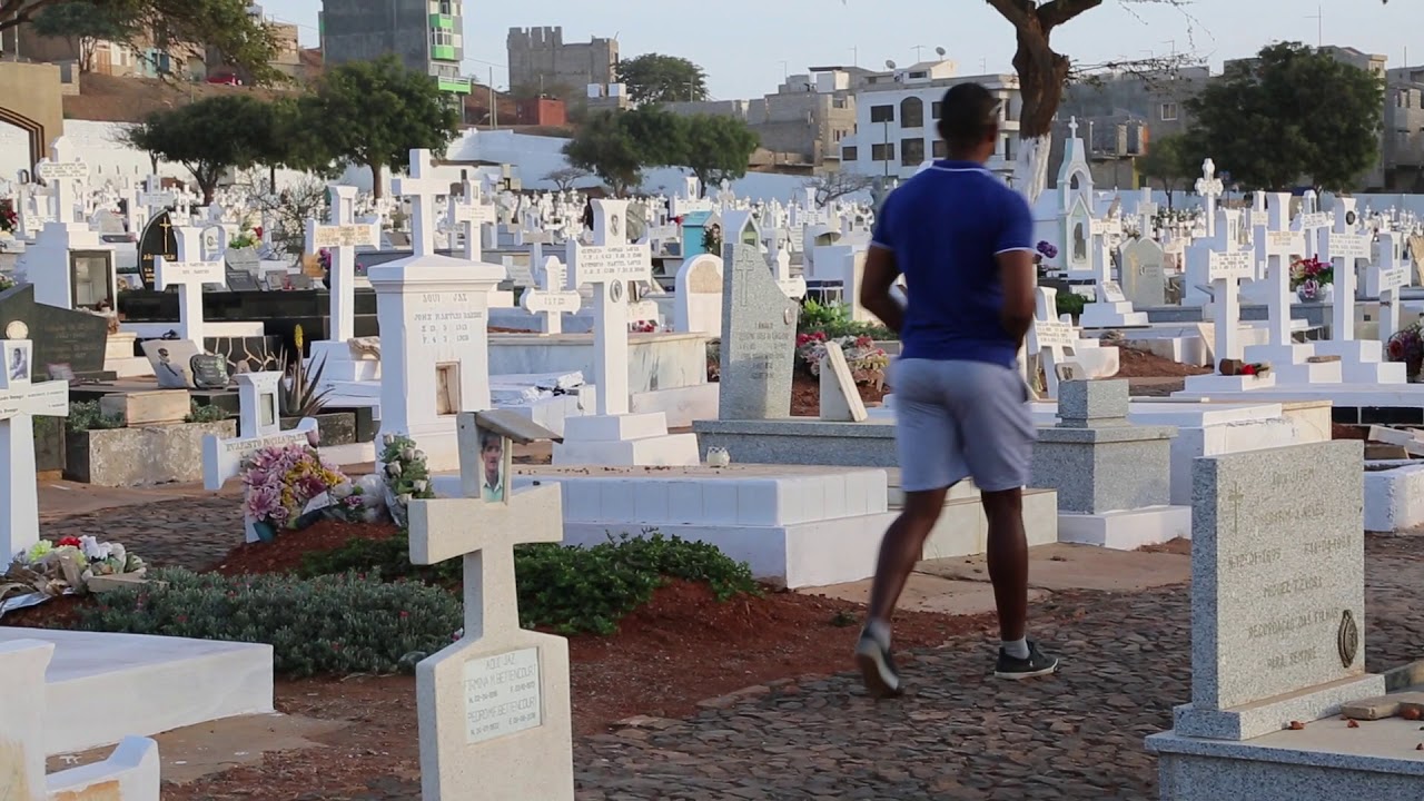 Cabo Verde Cesaria Evoria tomb  / Cap-Vert Sao Vicente Mindelo Cimetière et tombe de Césaria Evora
