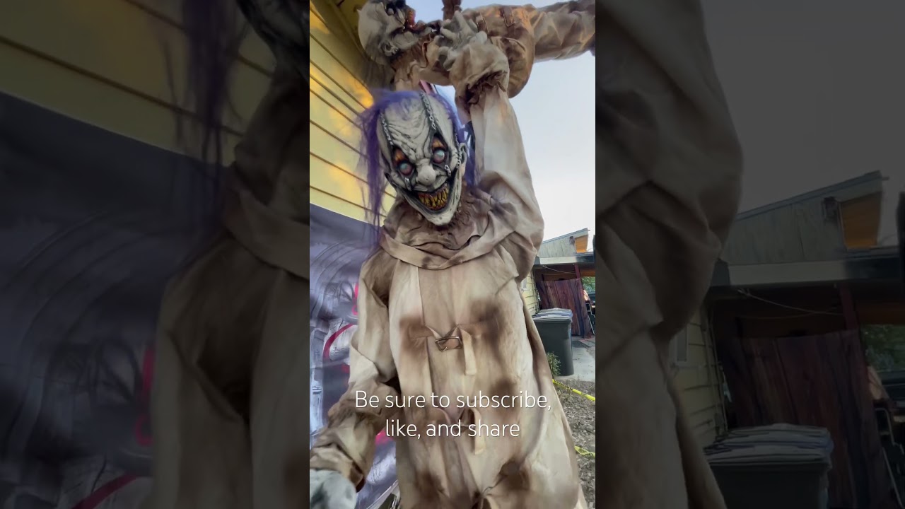 Crazy Animatronic in San Antonio Texas for Halloween 2024 #halloween #animatronics #shorts