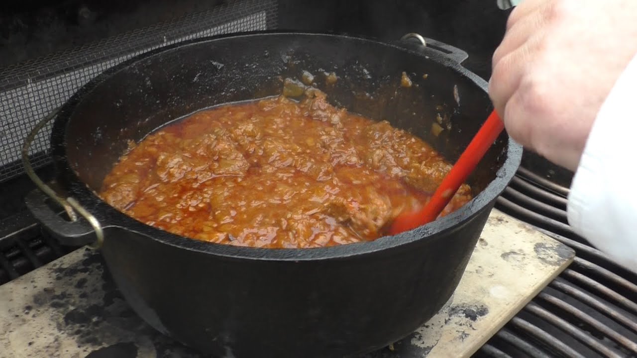 Folge  96  Wiener Saftgulasch aus dem Dutchoven
