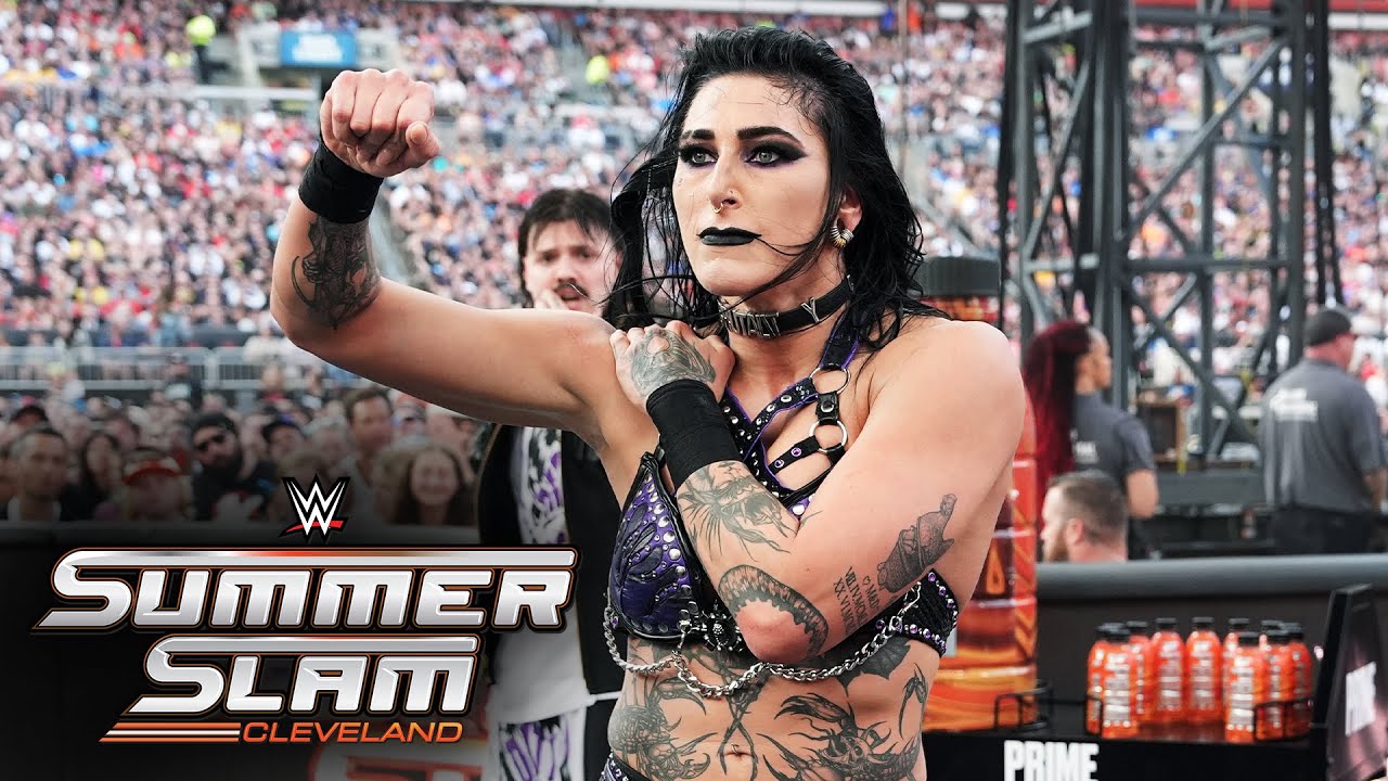 Риа Рипли возвращает плечо на место: лучшие моменты SummerSlam 2024