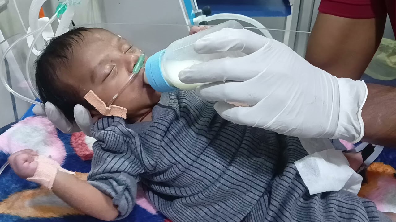 Sick New Born Baby 🍼 First Time Feeding 🤕 Emotional moment 🙏 For Their Parents 🙏💕 #baby #babycare 