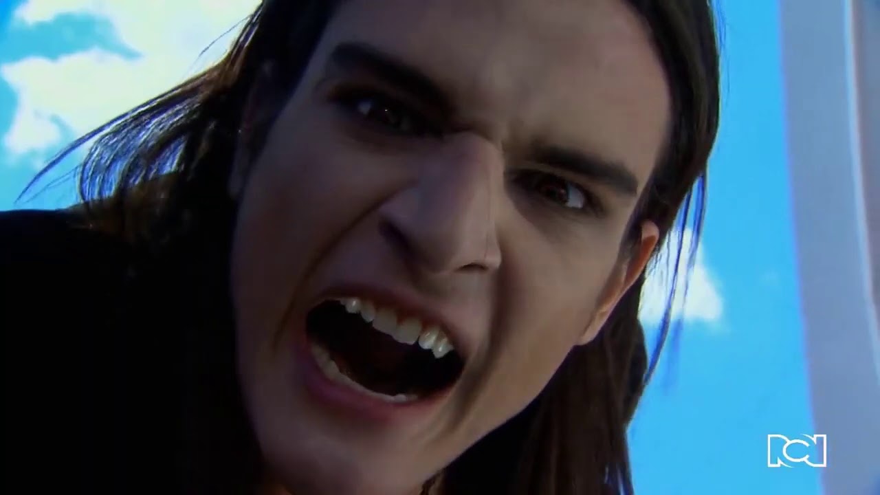 Max y Mirco son expulsados del colegio | Chica Vampiro
