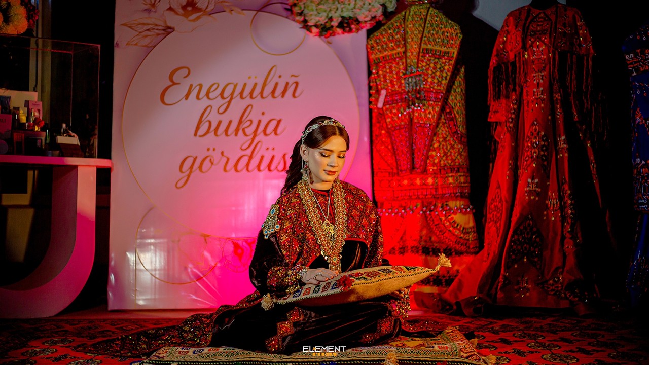 Bukja gördüden pursat