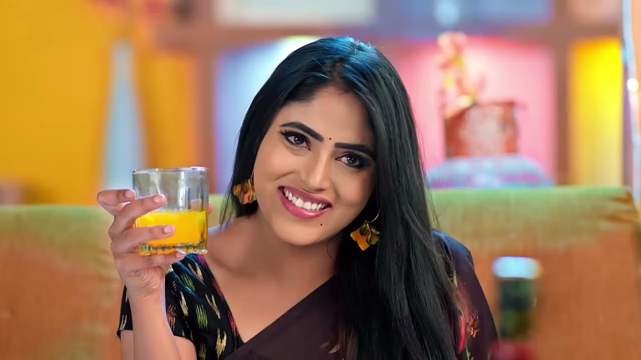 Shruti కత్తిపోటు చేస్తుంది. | Radhamma Kuthuru | Full Ep. 1044 | ZEE Telugu